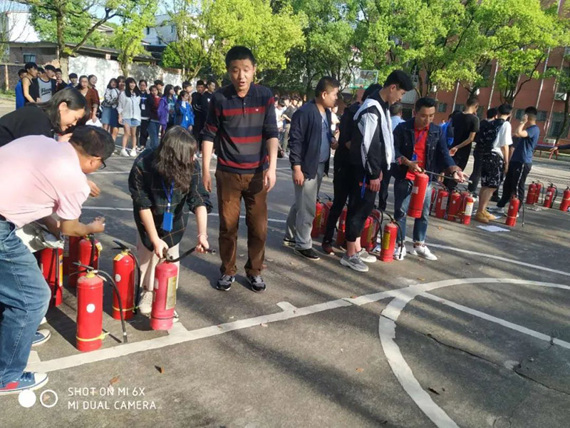 株洲南方航空高级技工学校消防演练